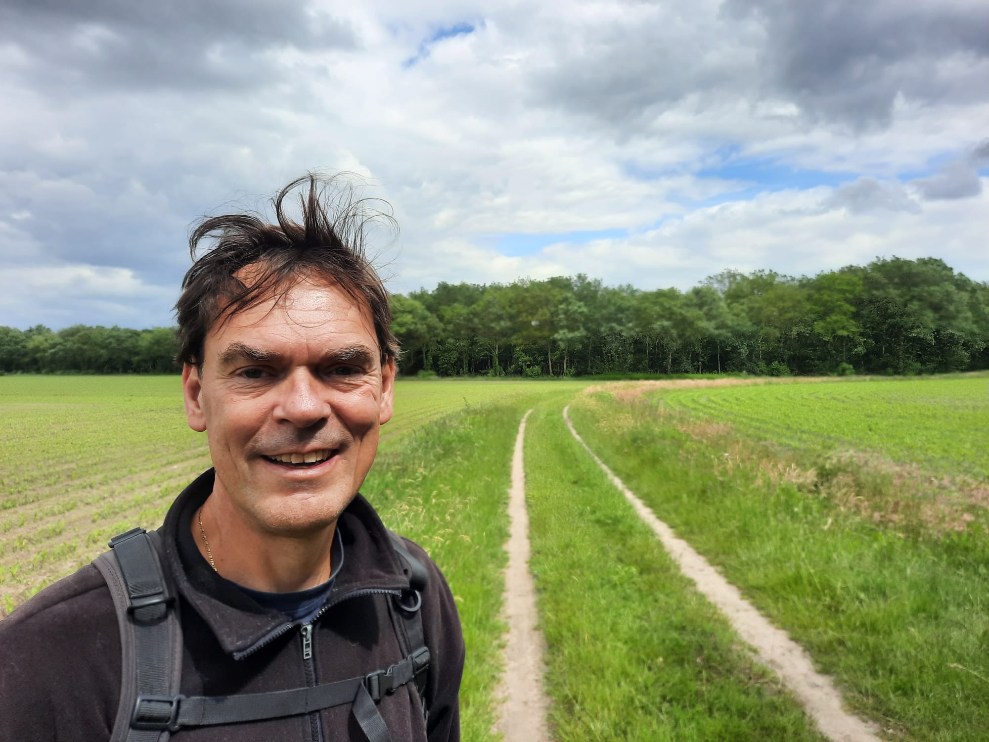 Erick aan het wandelen